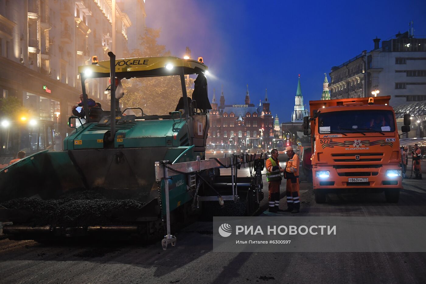 Работы по замене асфальта на Тверской улице