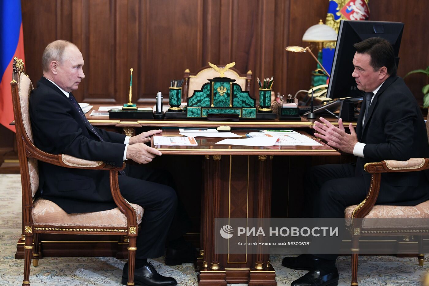 Президент РФ В. Путин провел встречу с губернатором Московской области А. Воробьевым