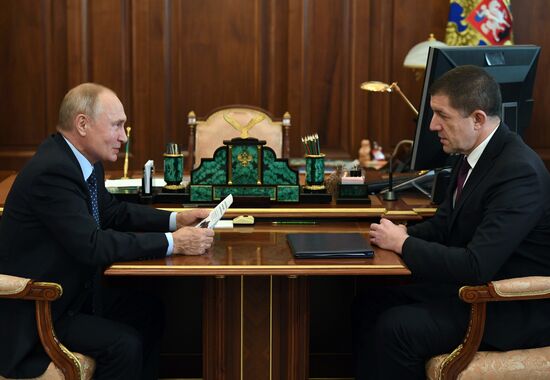 Президент РФ В. Путин встретился с руководителем "Ростелекома" М. Осеевским