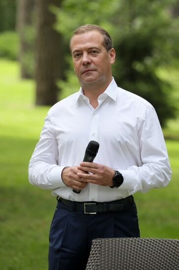 Председатель "Единой России" Д. Медведев встретился с молодыми лидерами избирательного цикла "ЕДГ- 2020"