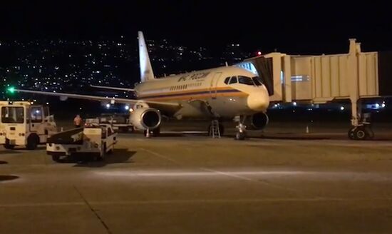 Самолет с российской помощью приземлился в Бейруте