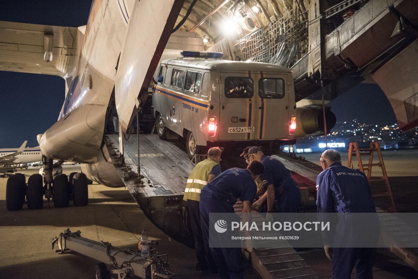 Самолет с российской помощью приземлился в Бейруте