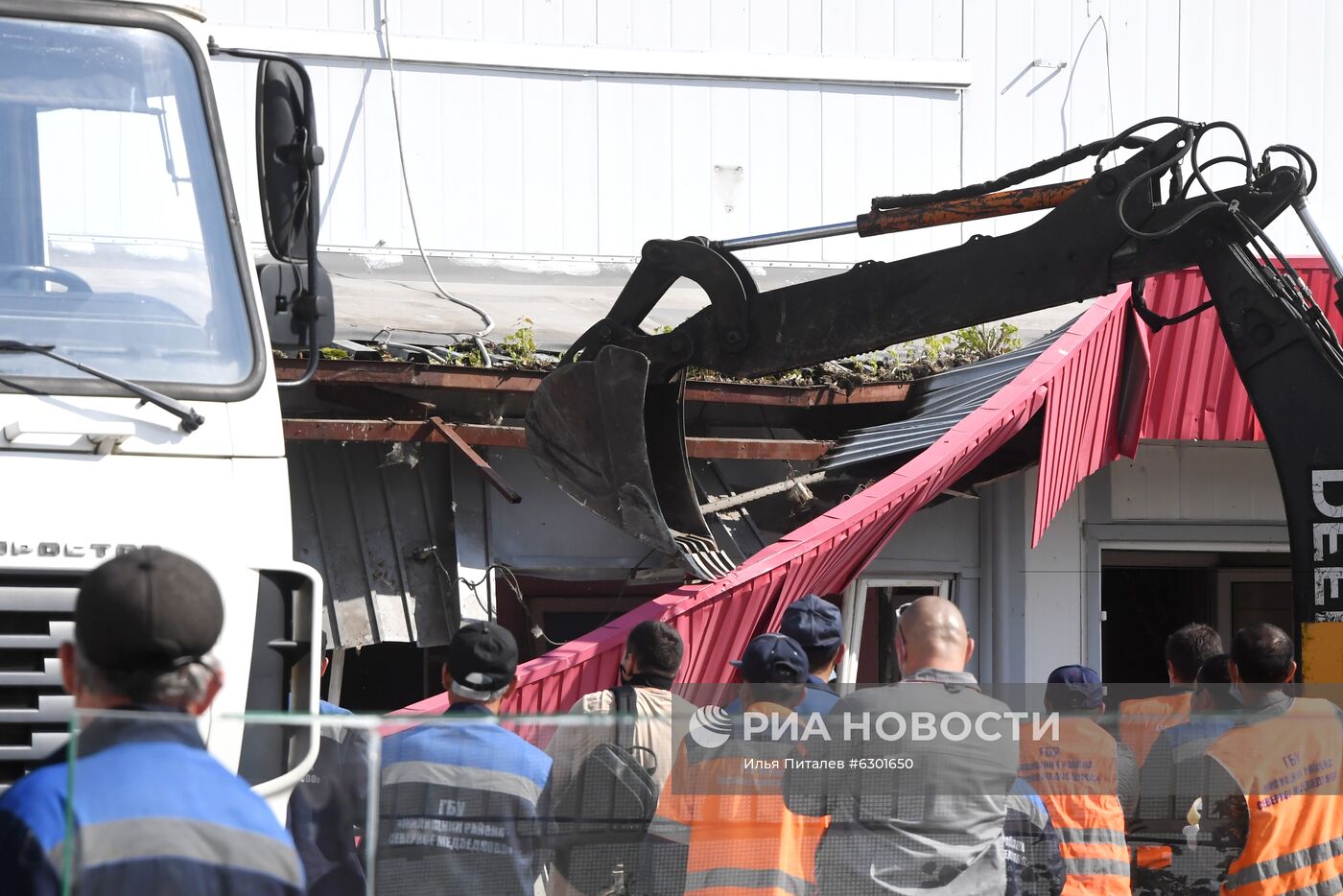 Снос ТЦ "Рапира"