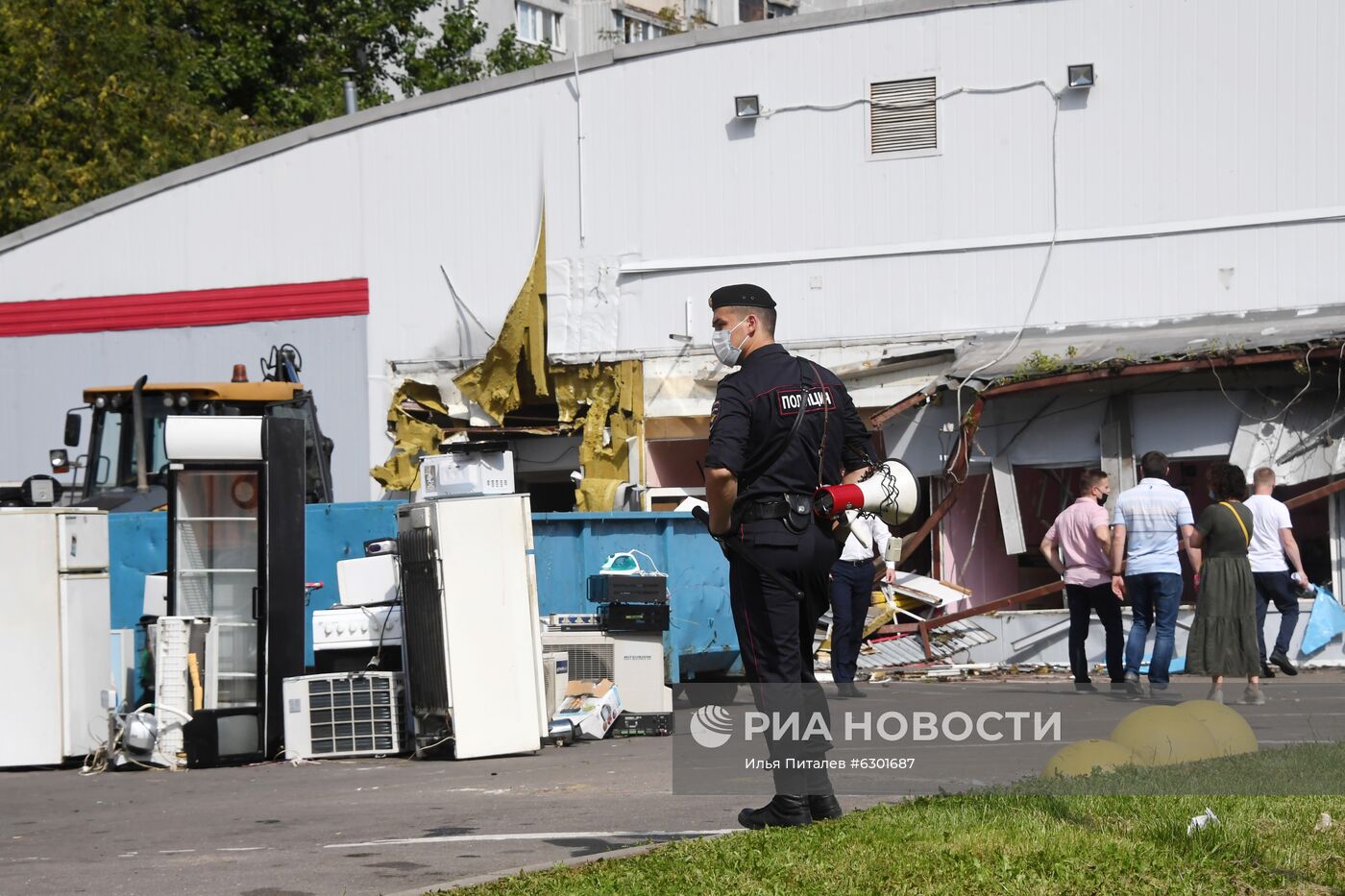 Снос ТЦ "Рапира"