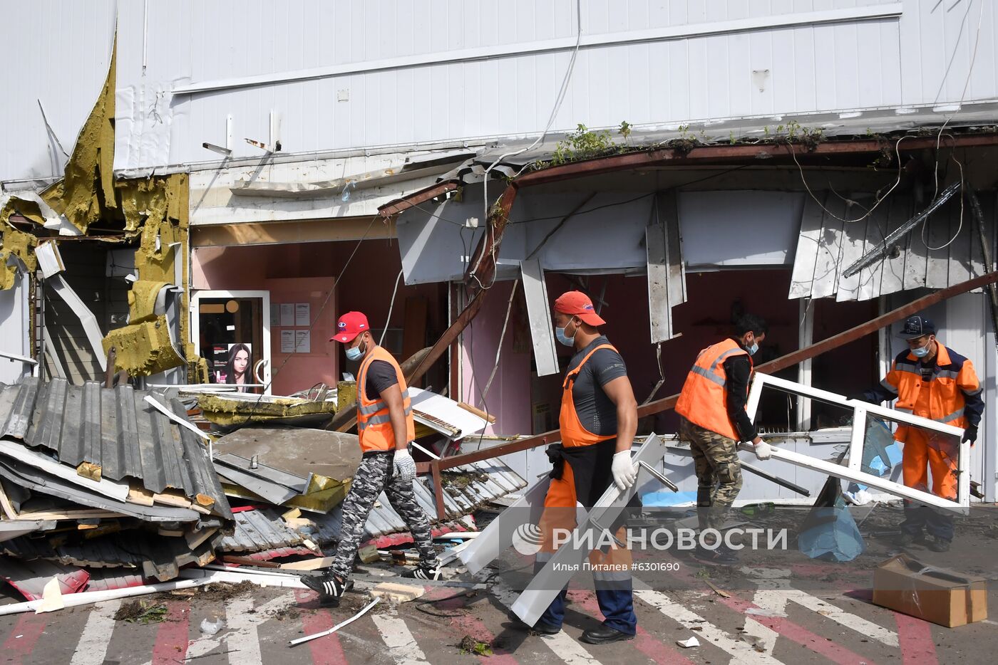 Снос ТЦ "Рапира"