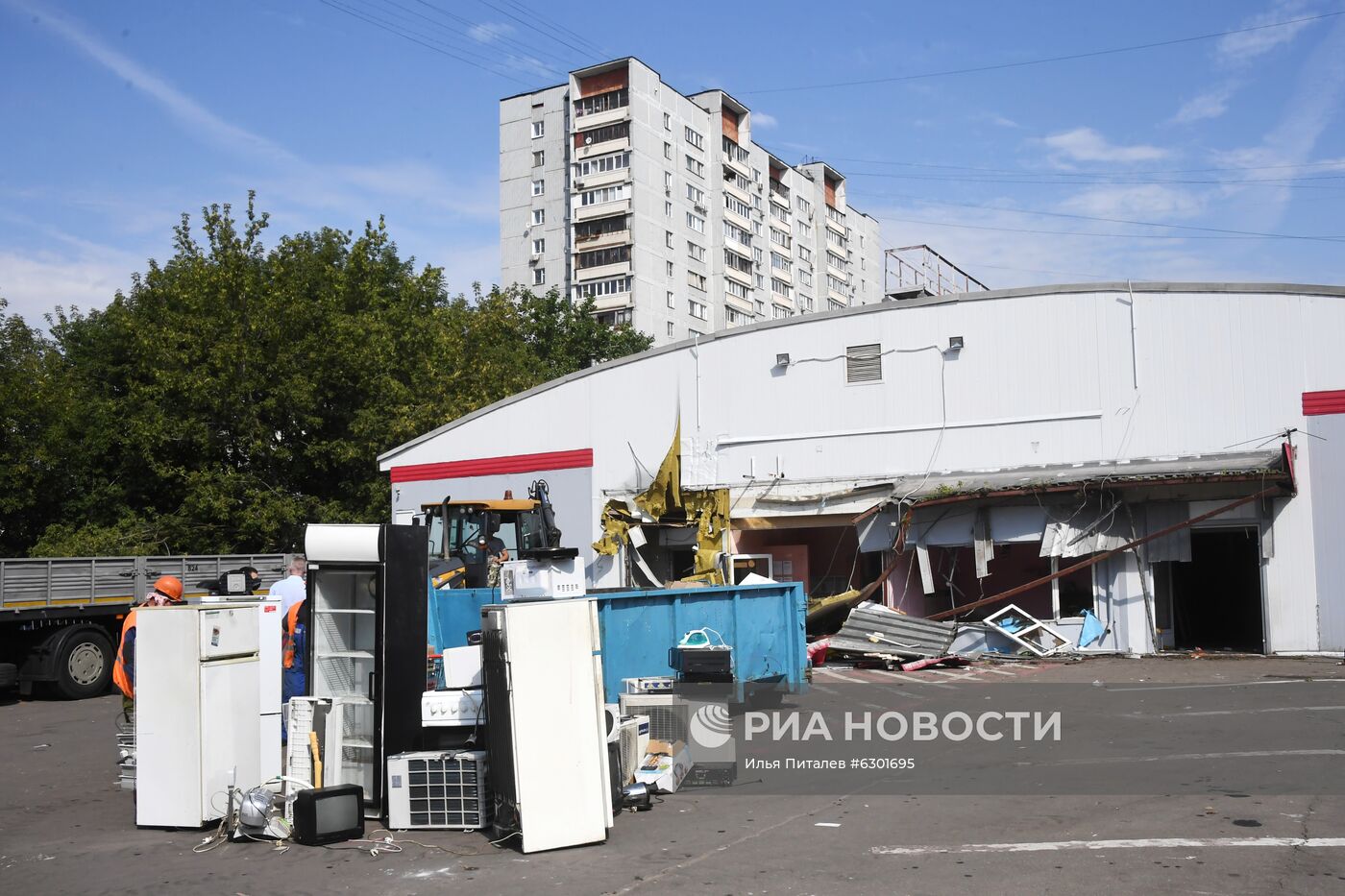 Снос ТЦ "Рапира"