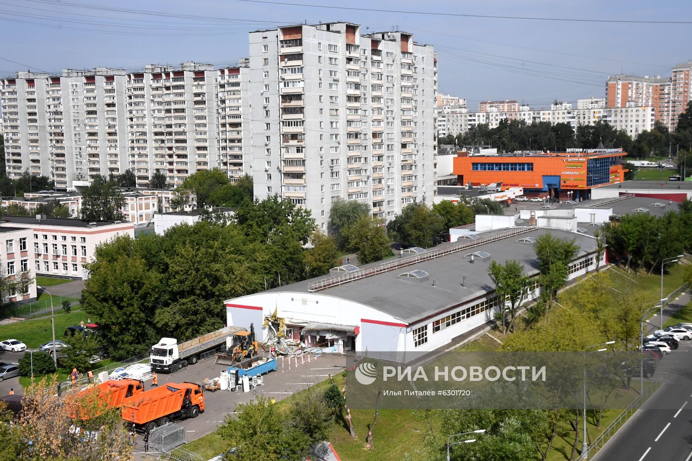 Снос ТЦ "Рапира"