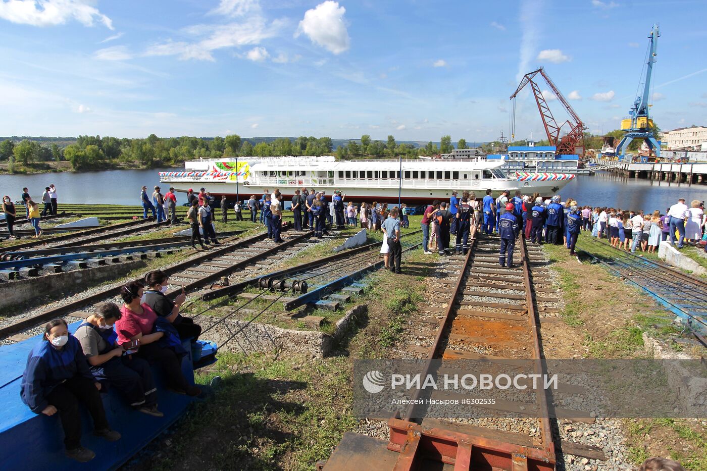 Спуск на воду первого в России теплохода на сжиженном газе