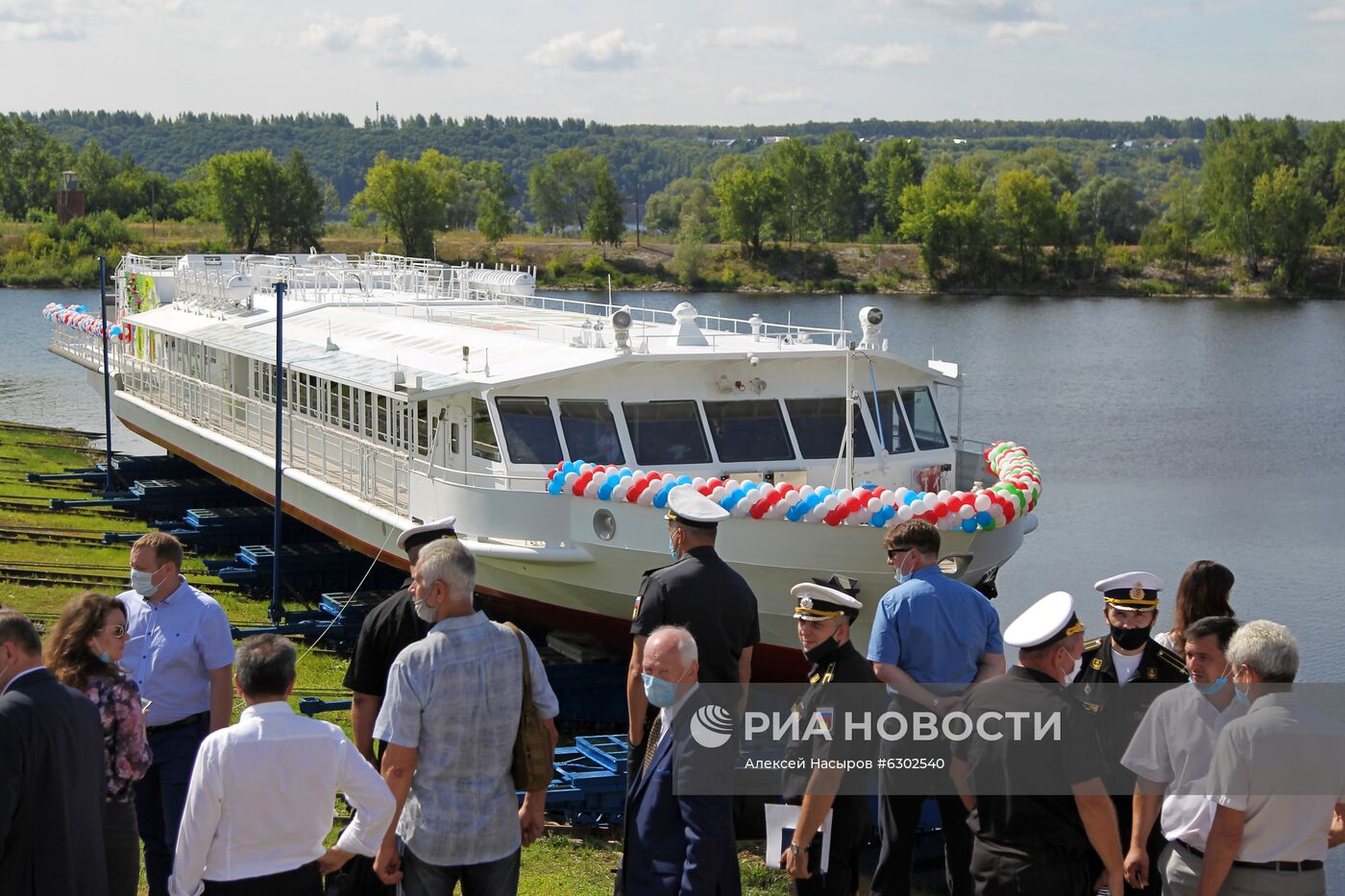 Спуск на воду первого в России теплохода на сжиженном газе