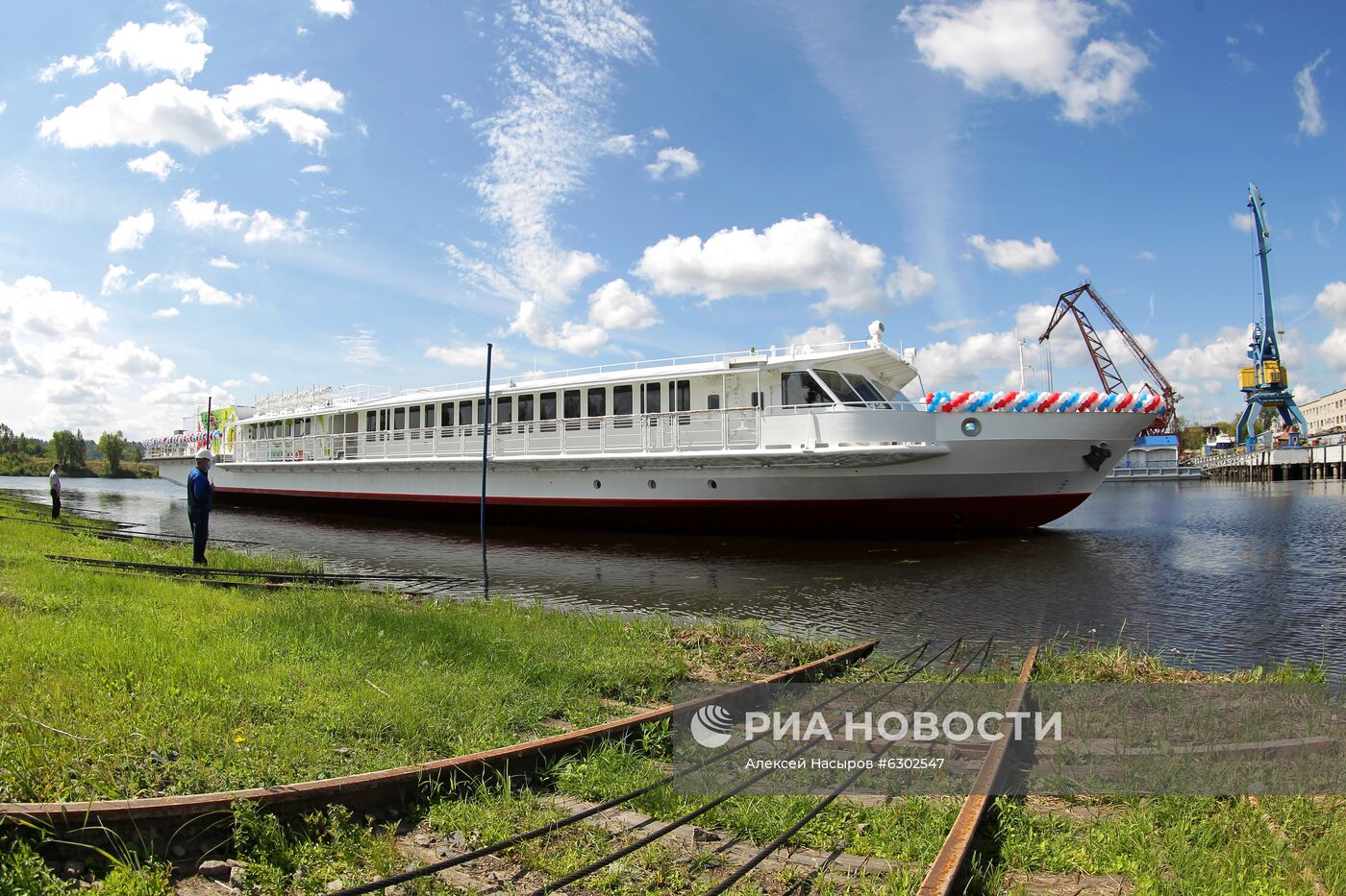 Спуск на воду первого в России теплохода на сжиженном газе