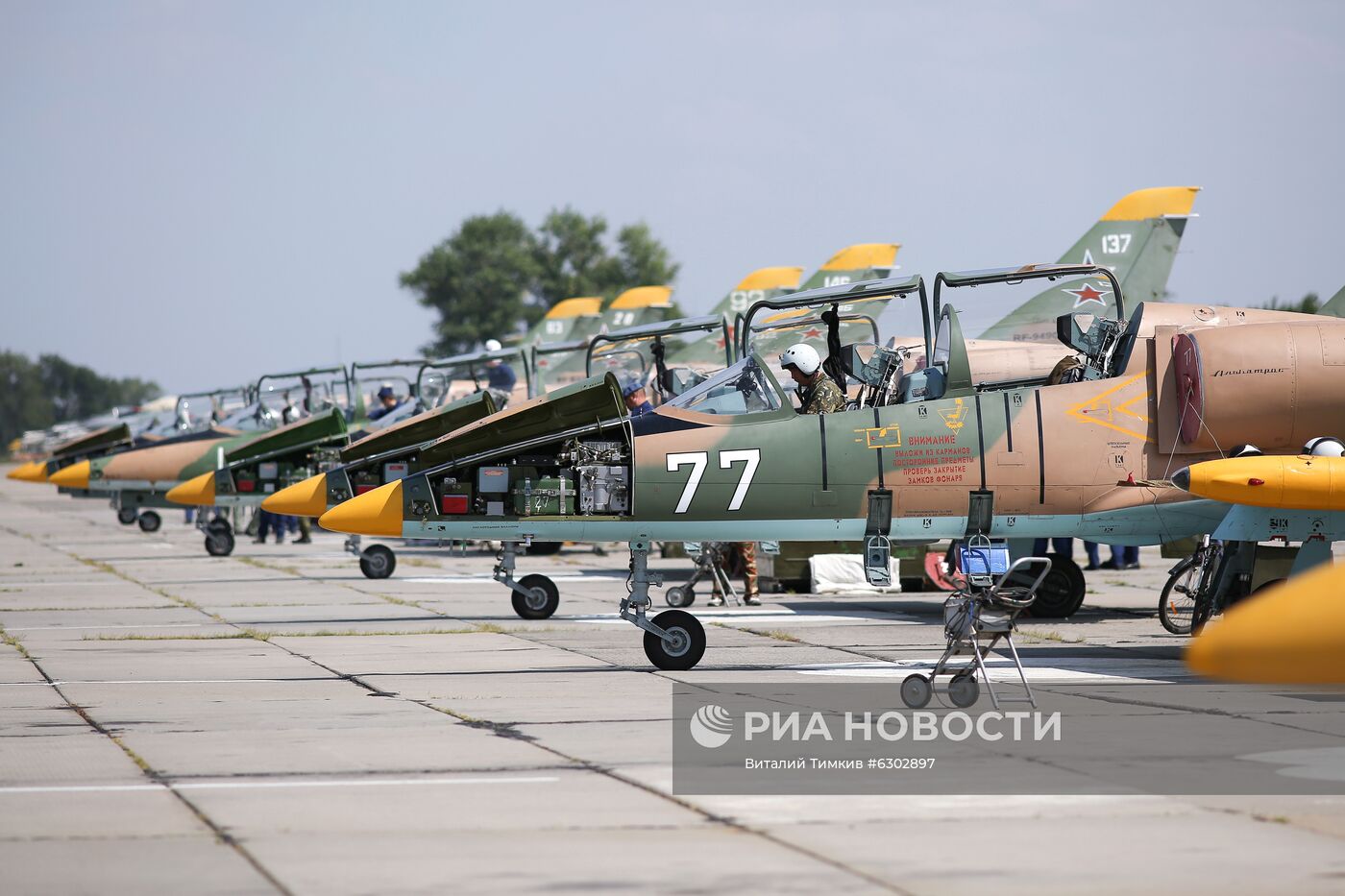 Первые полеты курсанток Краснодарского военного авиаучилища
