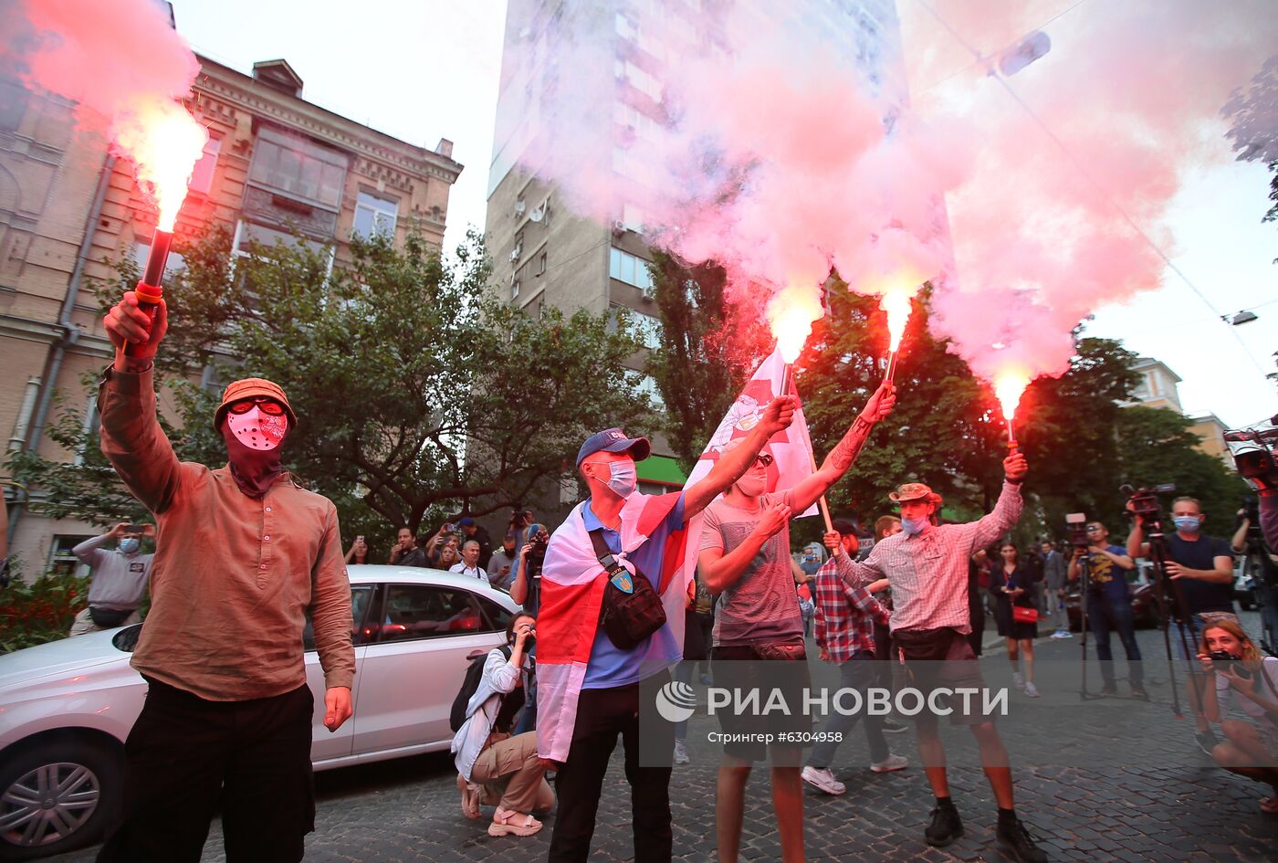 Акции в поддержку протестующих в Белоруссии на Украине