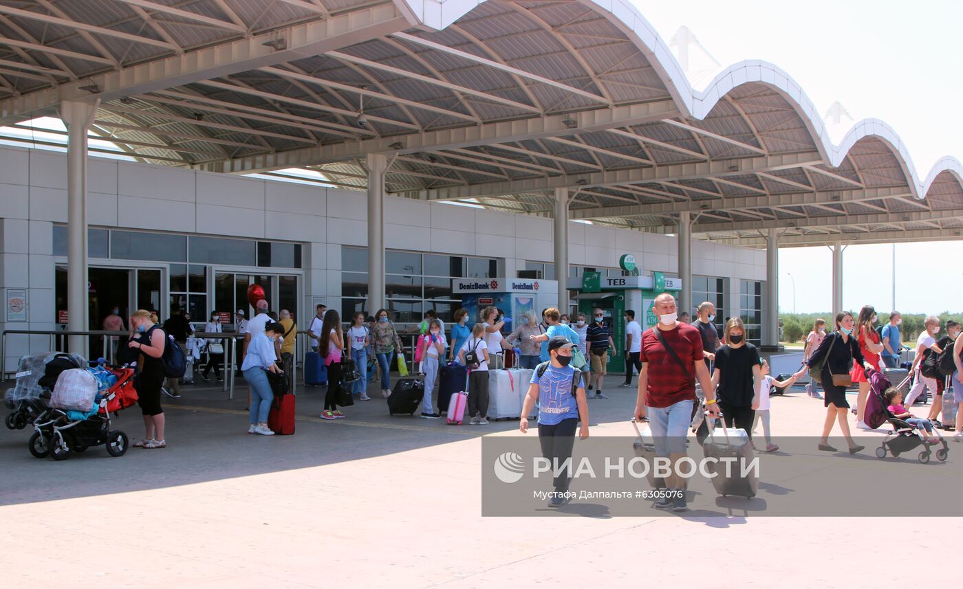 Первые туристы из РФ прибыли на курорты Турции