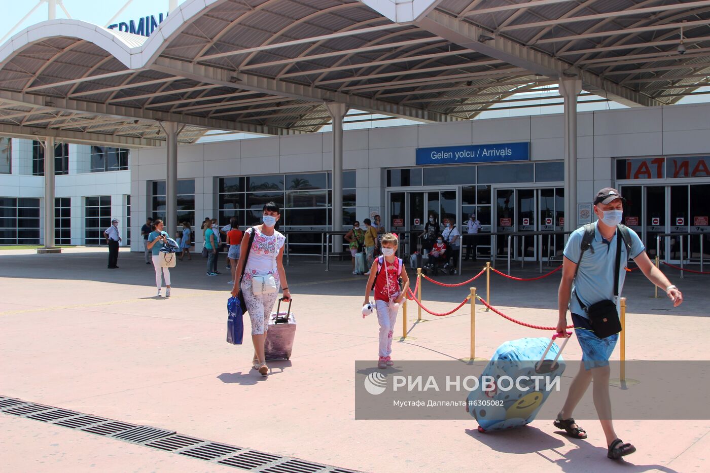 Первые туристы из РФ прибыли на курорты Турции