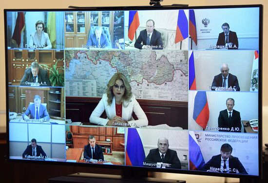 Президент РФ В. Путин провел совещание с членами правительства РФ