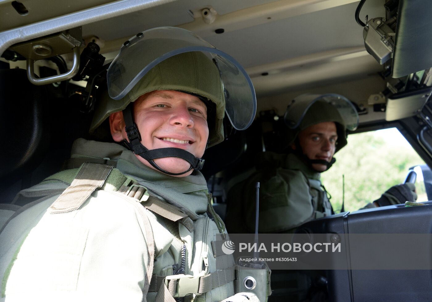 Военные саперы проверяют наличие взрывоопасных предметов на территории Ново-Иерусалимского монастыря