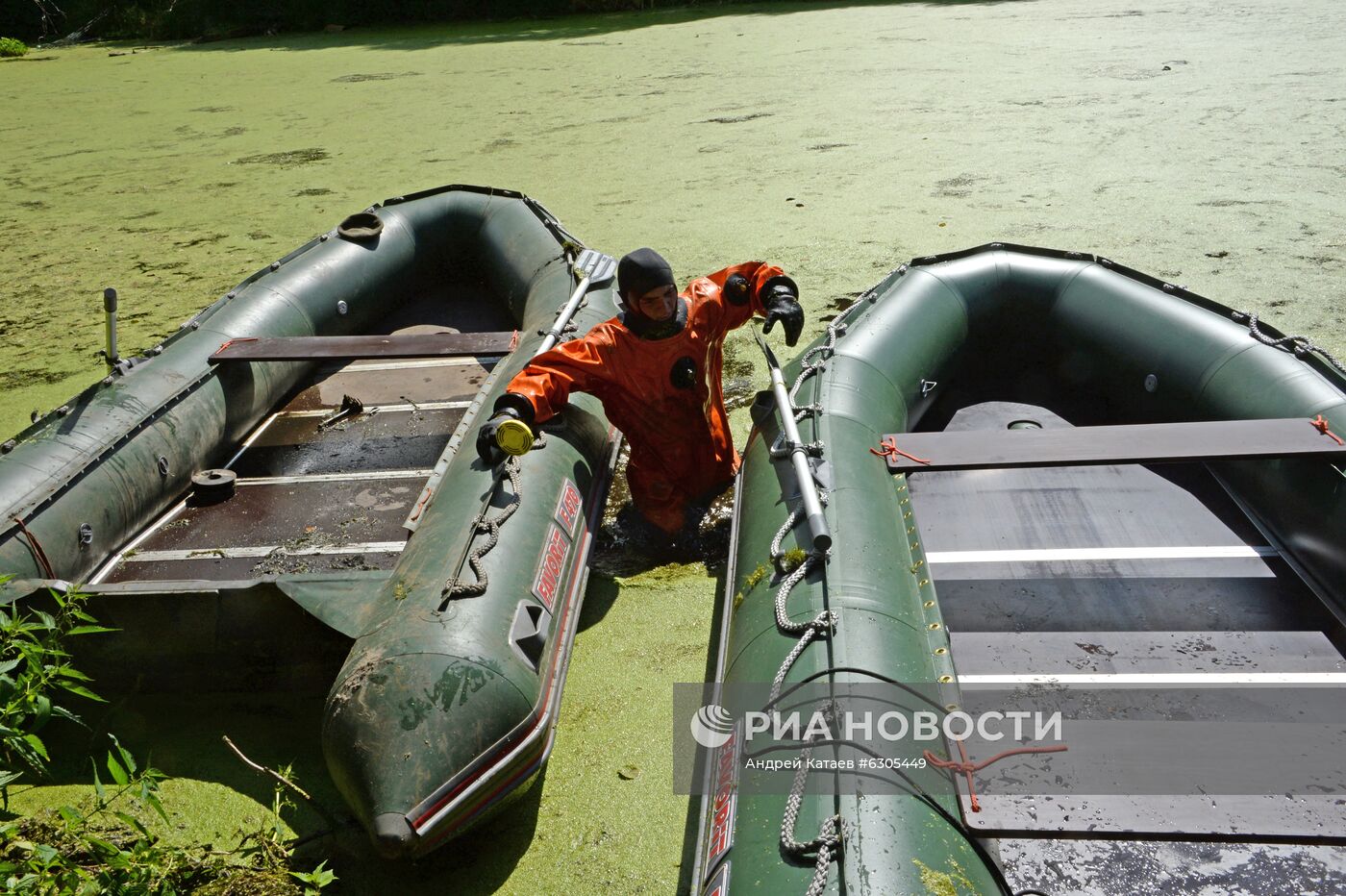 Военные саперы проверяют наличие взрывоопасных предметов на территории Ново-Иерусалимского монастыря