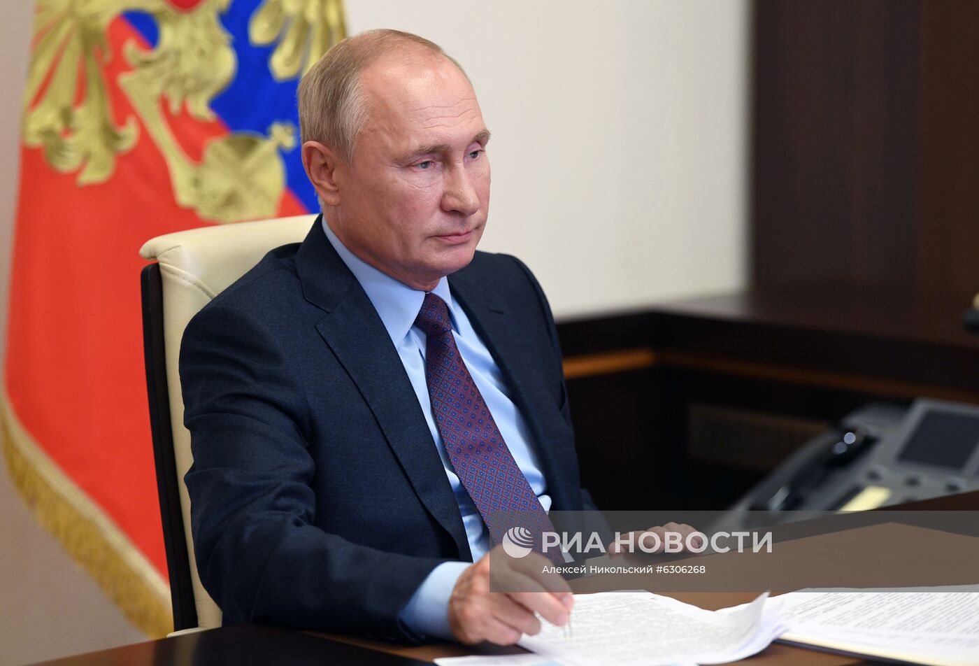 Президент РФ В. Путин провел встречу с врио губернатора Камчатского края В. Солодовым