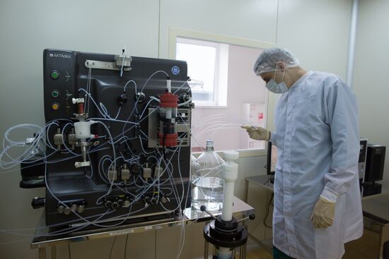 Производство вакцины от COVID-19 на фармацевтическом заводе "Биннофарм"