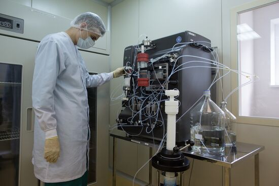 Производство вакцины от COVID-19 на фармацевтическом заводе "Биннофарм"