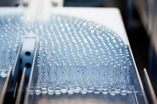 Производство вакцины от COVID-19 на фармацевтическом заводе "Биннофарм"