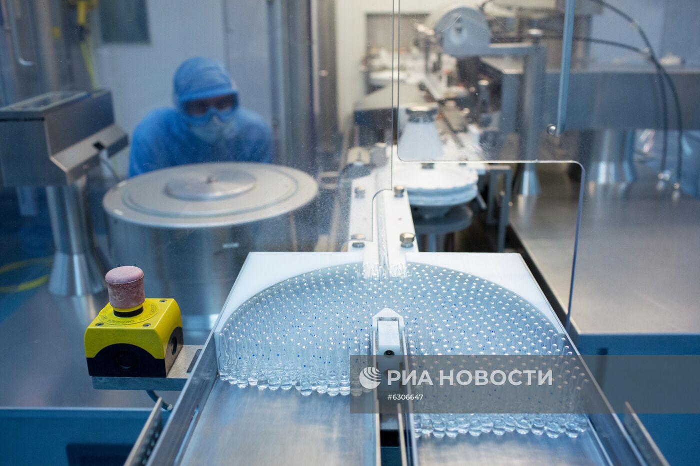 Производство вакцины от COVID-19 на фармацевтическом заводе "Биннофарм"