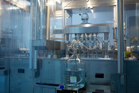 Производство вакцины от COVID-19 на фармацевтическом заводе "Биннофарм"