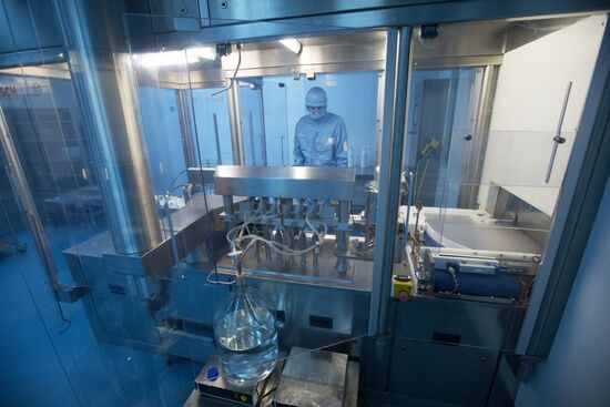 Производство вакцины от COVID-19 на фармацевтическом заводе "Биннофарм"