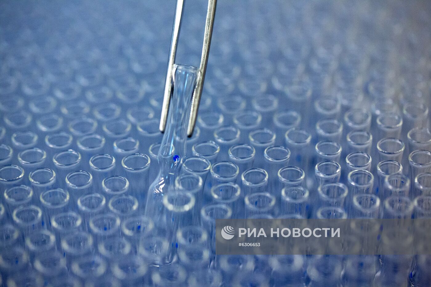 Производство вакцины от COVID-19 на фармацевтическом заводе "Биннофарм"