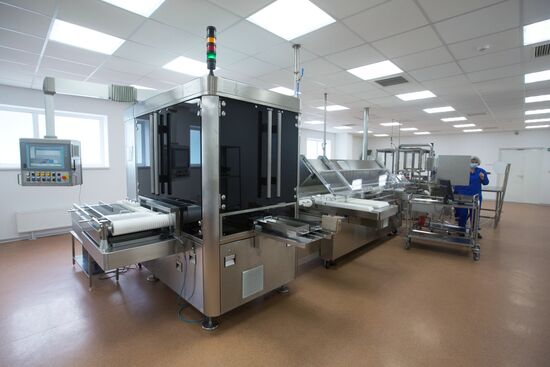 Производство вакцины от COVID-19 на фармацевтическом заводе "Биннофарм"