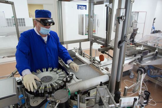 Производство вакцины от COVID-19 на фармацевтическом заводе "Биннофарм"