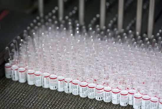 Производство вакцины от COVID-19 на фармацевтическом заводе "Биннофарм"