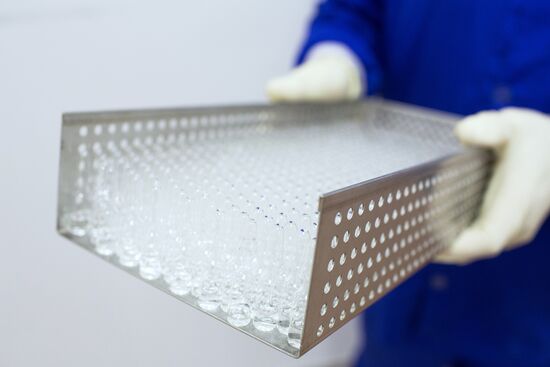 Производство вакцины от COVID-19 на фармацевтическом заводе "Биннофарм"