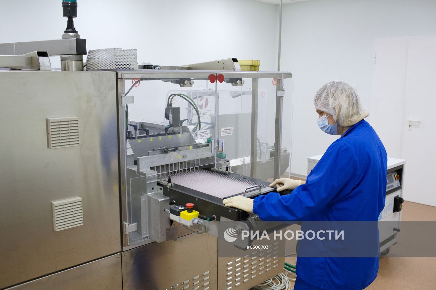 Производство вакцины от COVID-19 на фармацевтическом заводе "Биннофарм"