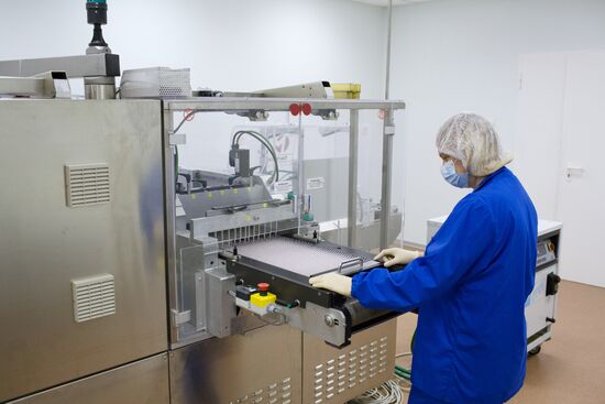 Производство вакцины от COVID-19 на фармацевтическом заводе "Биннофарм"