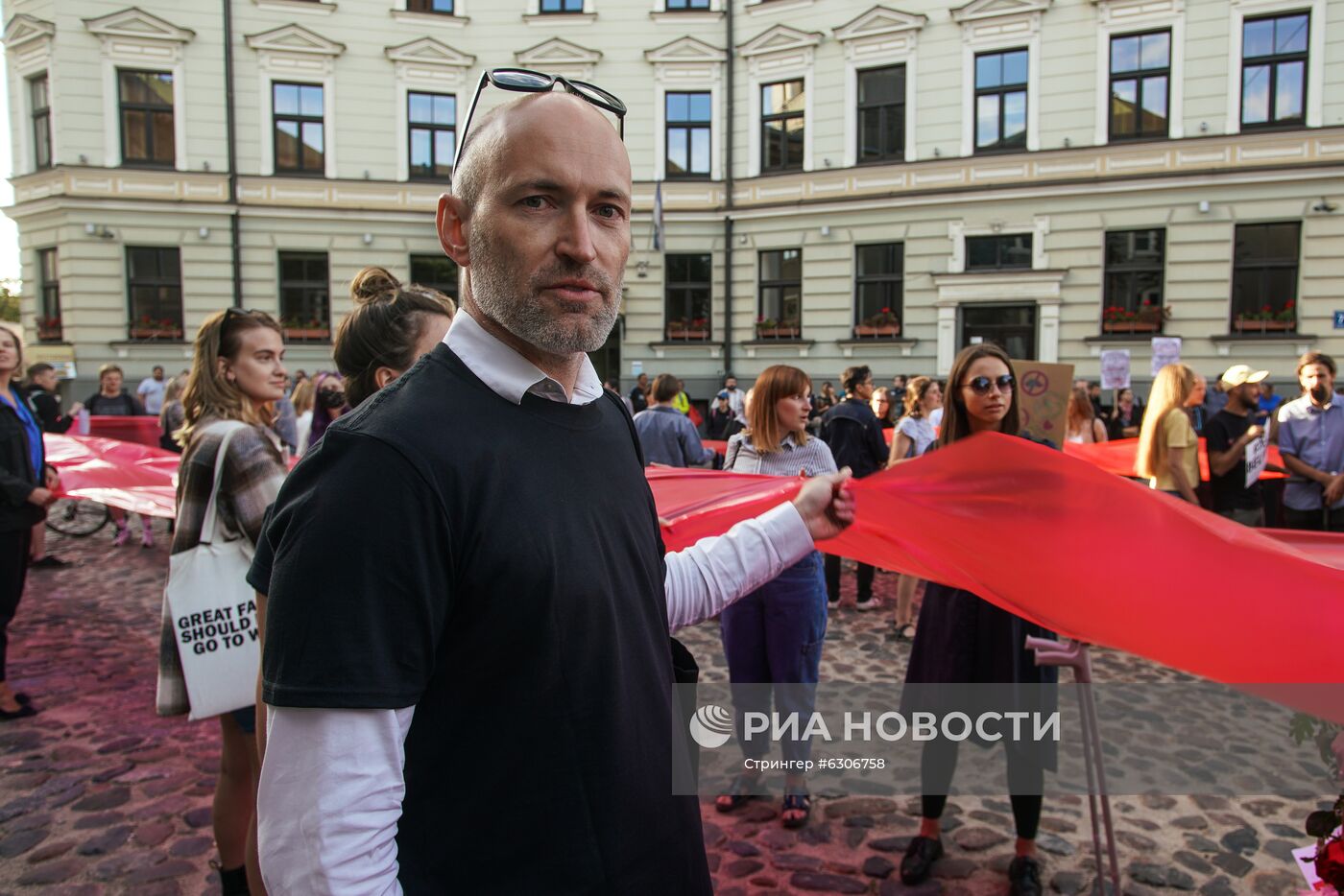 Акция у посольства Белоруссии в Риге против признания результатов выборов
