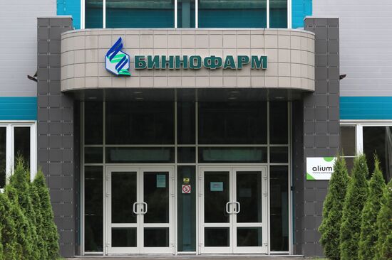 Производство вакцины от COVID-19 на фармацевтическом заводе "Биннофарм" 
