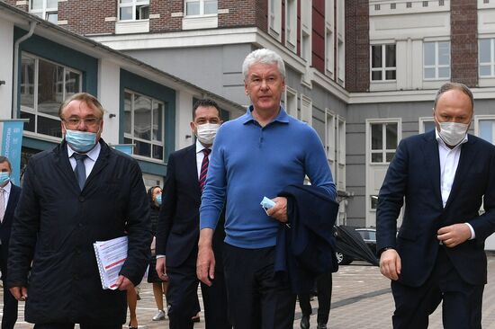 Мэр Москвы С. Собянин осмотрел ход реализации проекта реновации промзоны Братцево