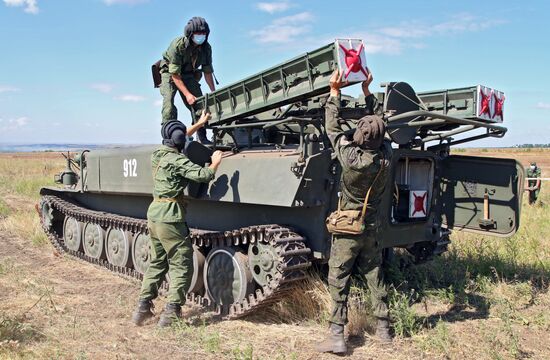 Военные сборы зенитных войск ДНР