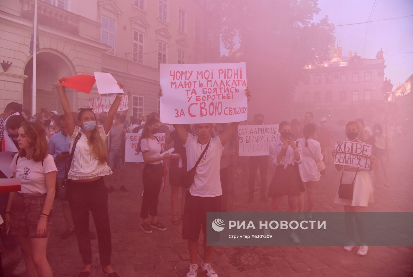 Акции в поддержку протестующих в Белоруссии на Украине