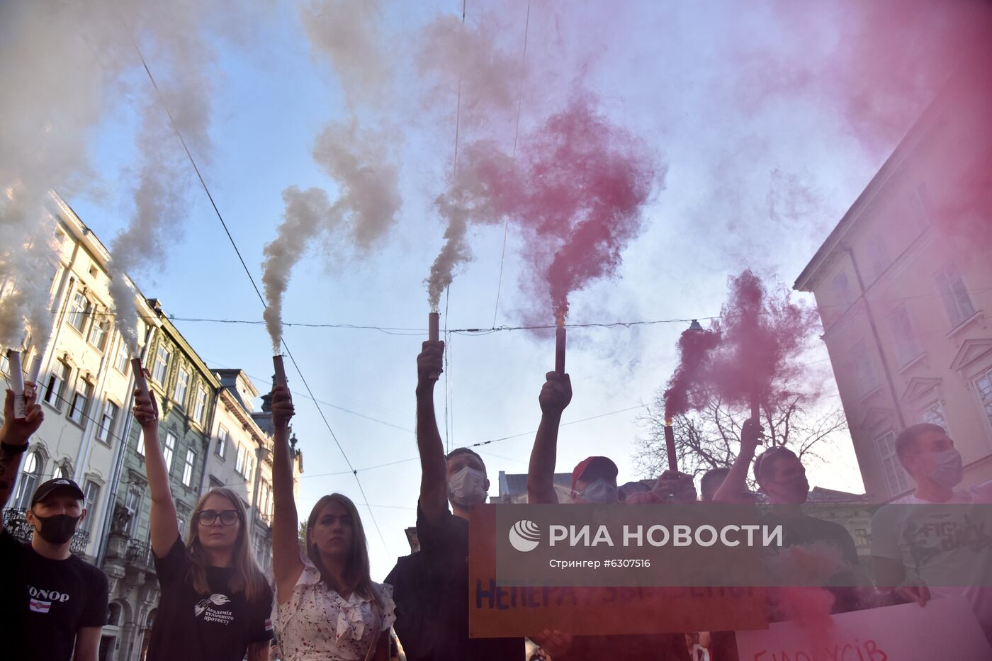 Акции в поддержку протестующих в Белоруссии на Украине