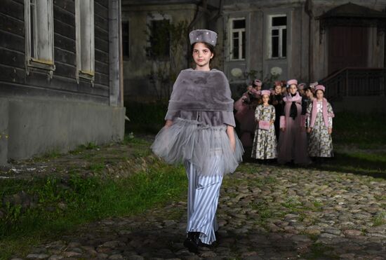Показ детской моды в формате киносъемки в Москве  