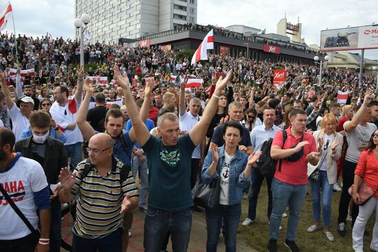 Митинг протеста возле метро "Пушкинская" в Минске