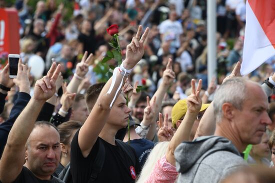 Митинг протеста возле метро "Пушкинская" в Минске