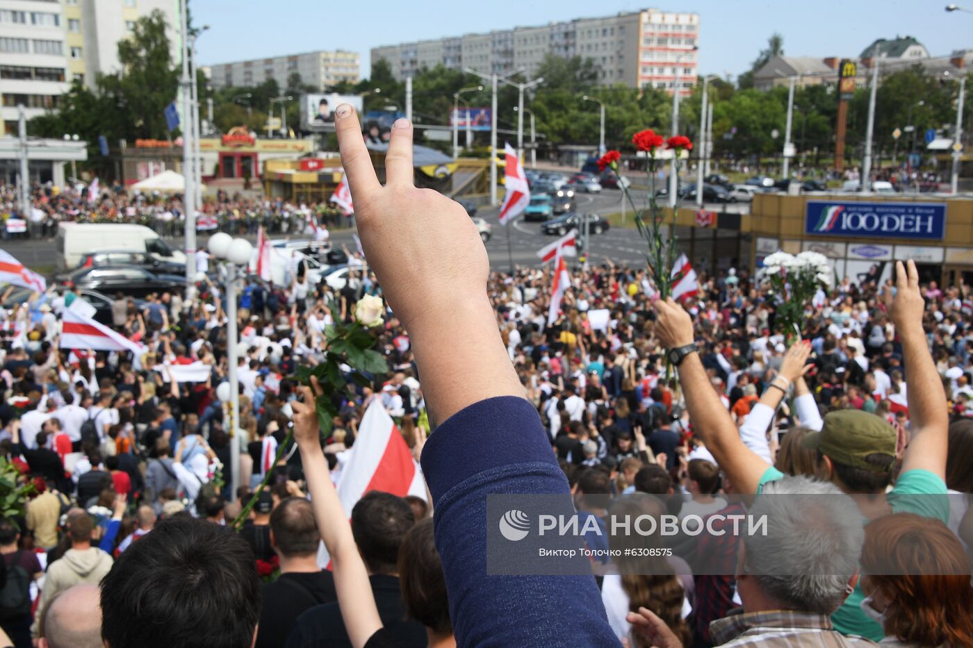 Митинг протеста возле метро "Пушкинская" в Минске