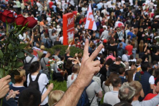 Митинг протеста возле метро "Пушкинская" в Минске