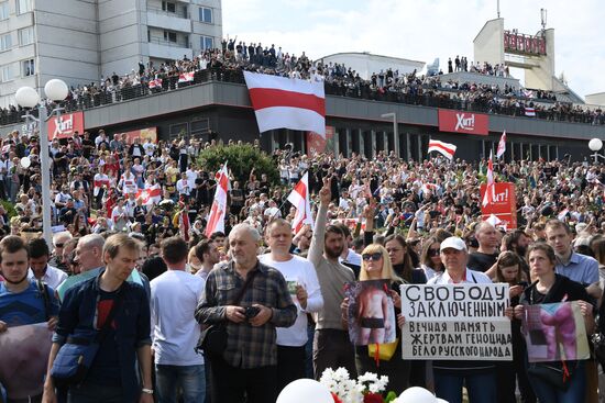 Митинг протеста возле метро "Пушкинская" в Минске