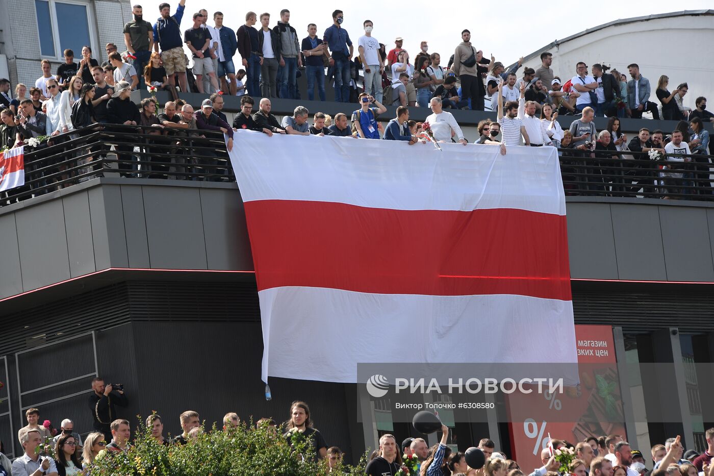 Митинг протеста возле метро "Пушкинская" в Минске