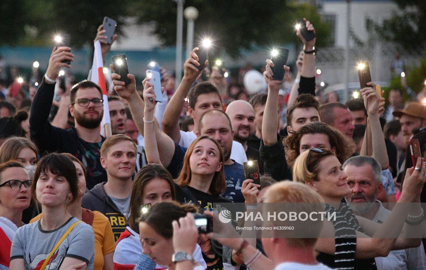 Митинг возле здания Национальной Белтелерадиокомпании в Минске