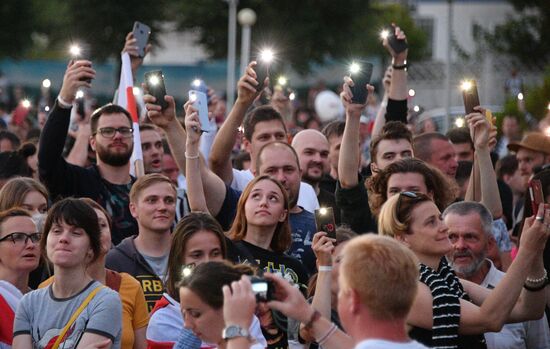 Митинг возле здания Национальной Белтелерадиокомпании в Минске